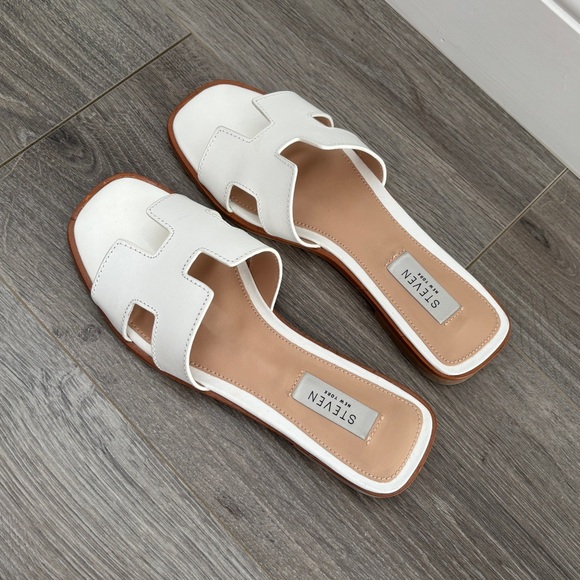 Steven by Steve Madden White H Cutout Slide Sandals | Size 6 - Picture 2 of 3
